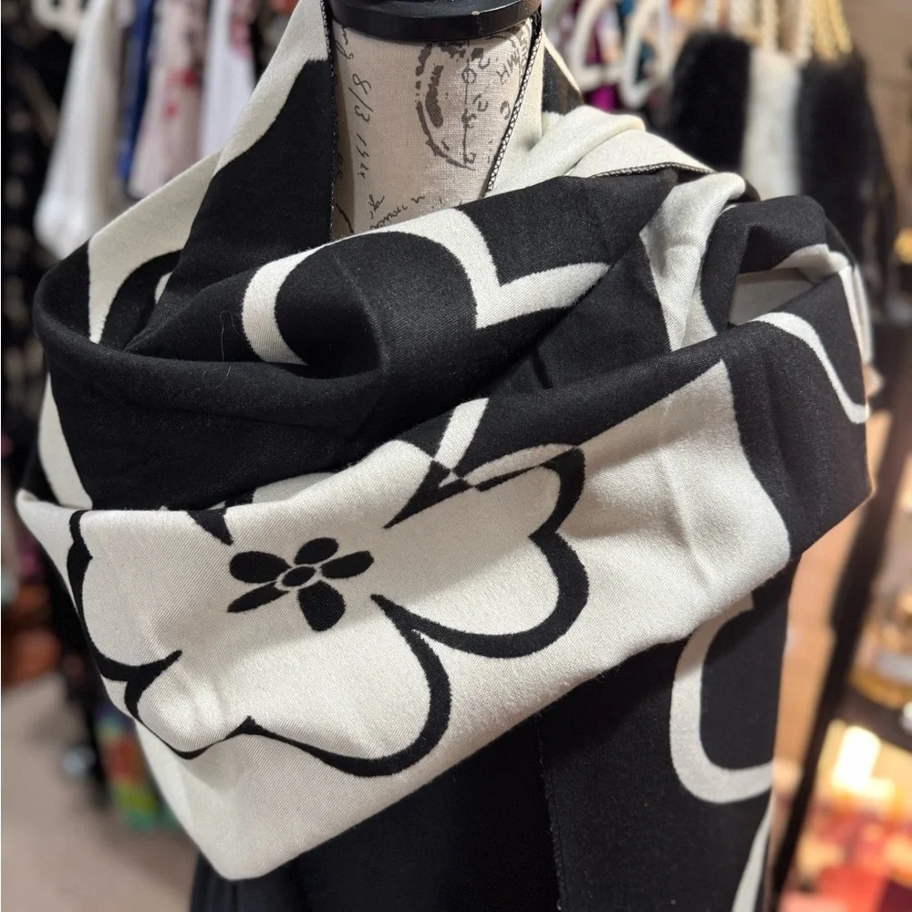 450. Black and White Oversized Soft Floral Scarf NWOT